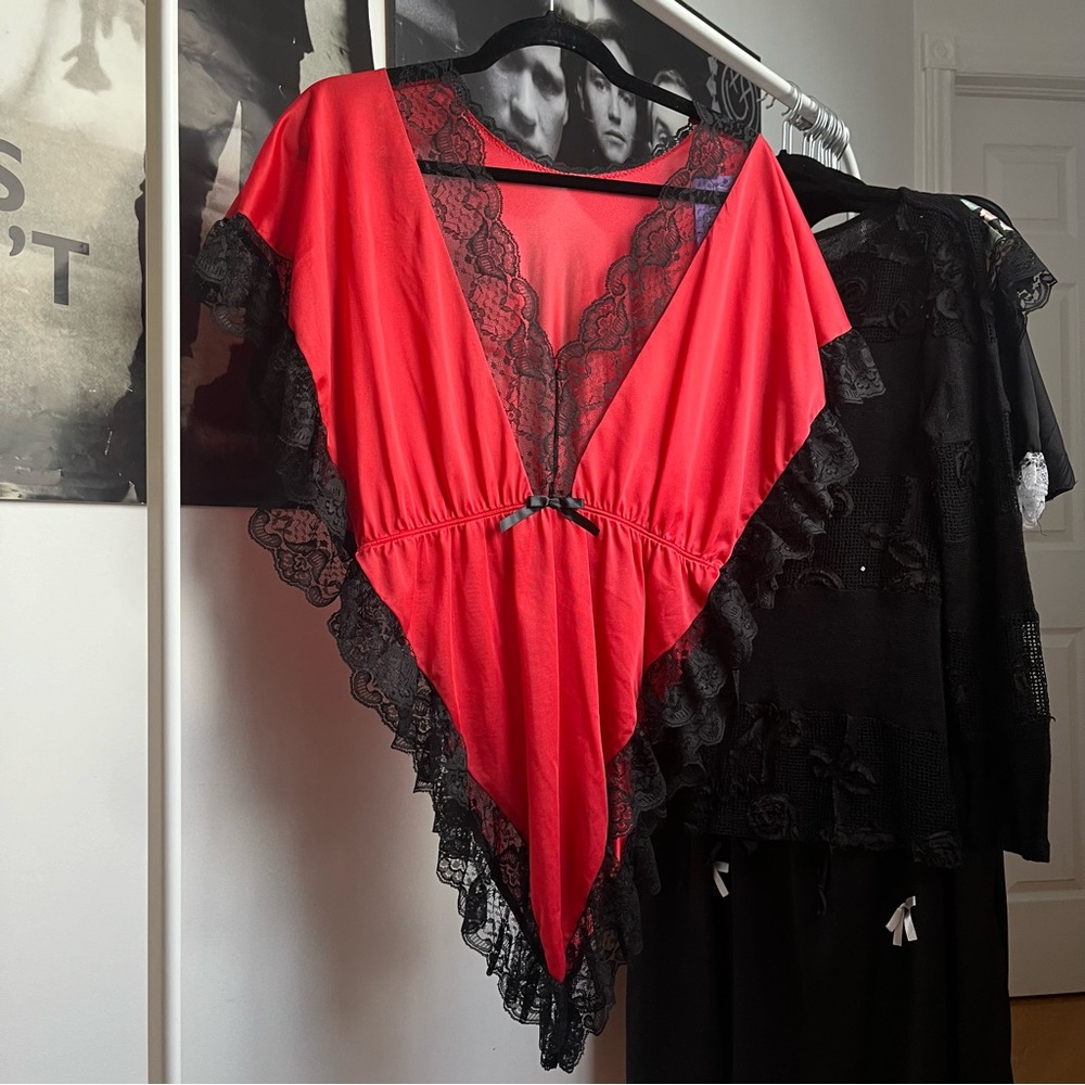 1990s vamp goth lace open negligee